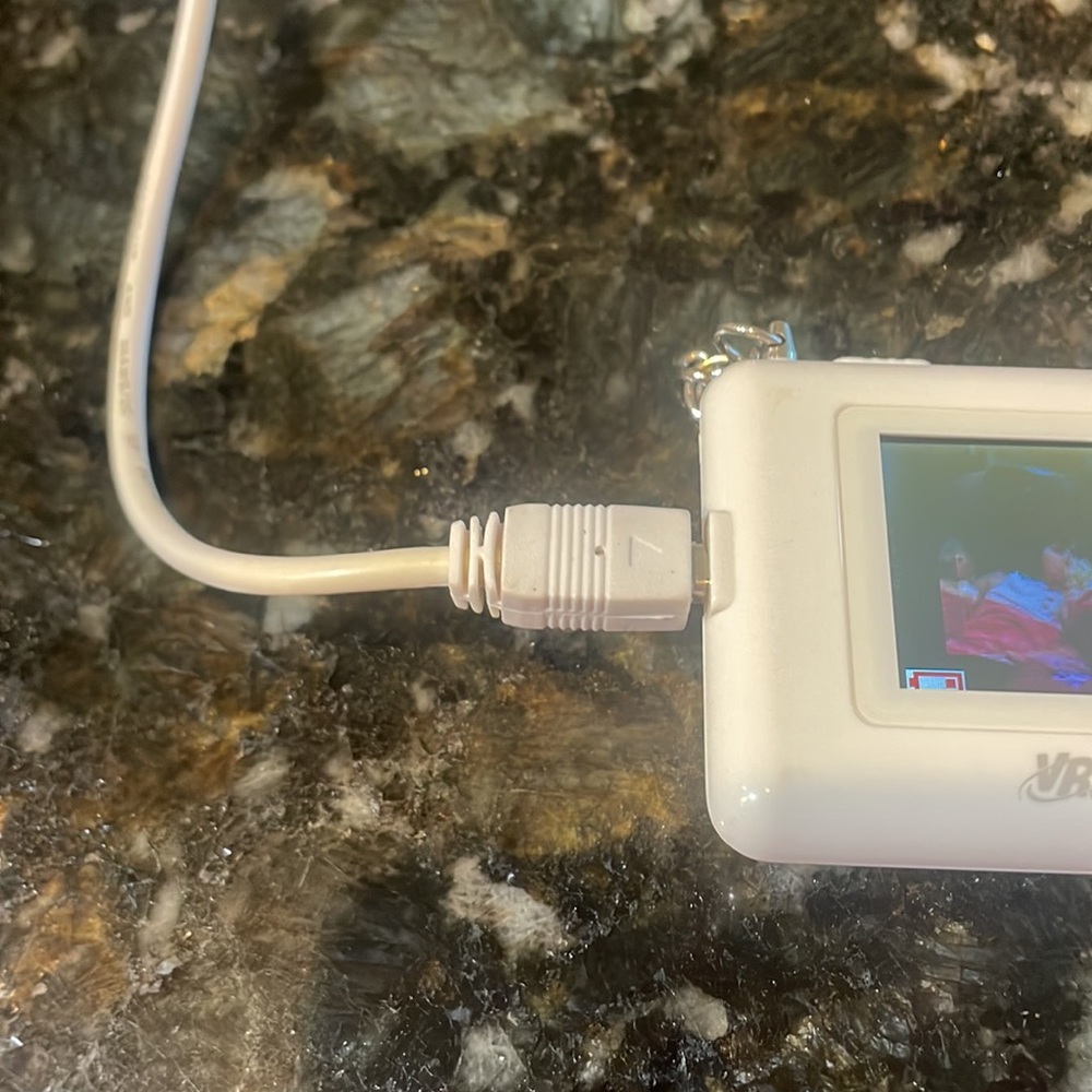 Vintage Digital Pictureframe Keychain - Picture 3 of 5